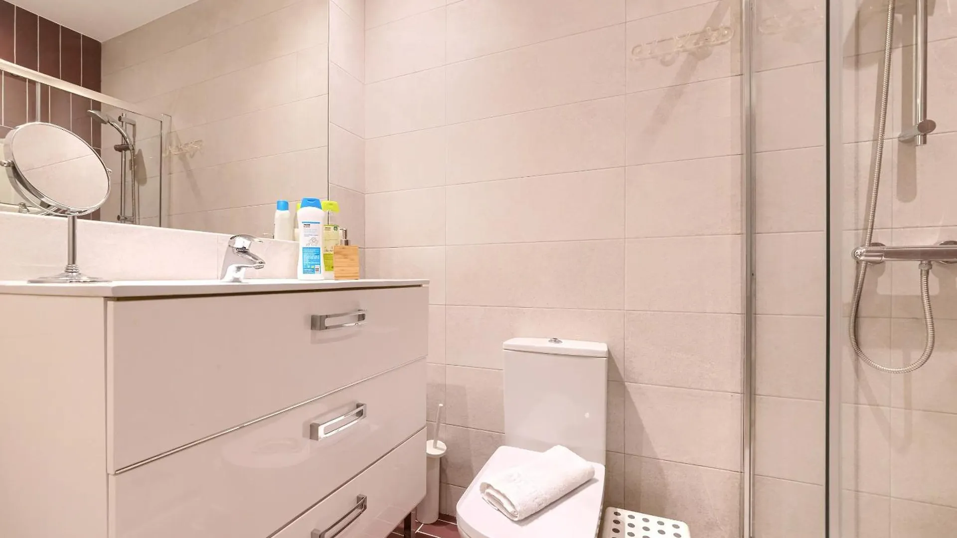 Euskalduna, Vivienda Turistica Moderna Y Renovado Bilbao Apartamento